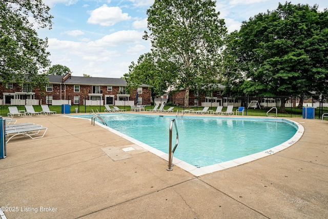 1251 Westlynne Way Apt 2, Louisville, KY 40222 - community pool with a patio area