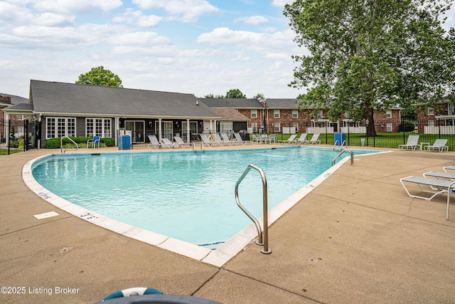 1251 Westlynne Way Apt 2, Louisville, KY 40222 - community pool with a patio area