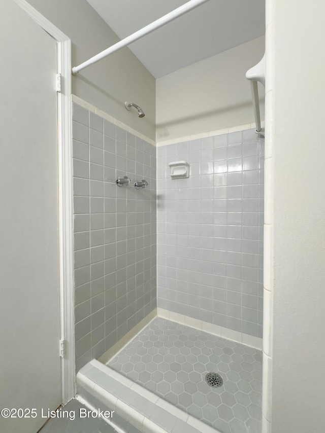 2204 Renown Dr, Jeffersontown, KY 40299 - full bath featuring a stall shower
