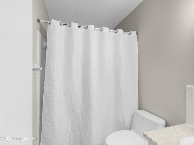 2204 Renown Dr, Jeffersontown, KY 40299 - full bathroom featuring vanity and curtained shower