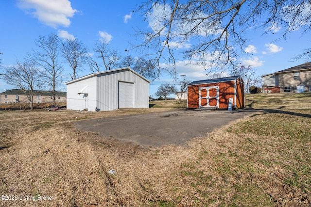 595 Centerview Dr, Shepherdsville, KY 40165 - view of outdoor structure with asphalt driveway