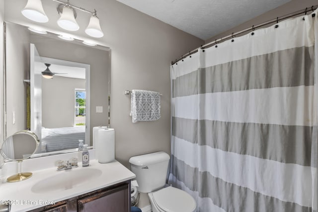 9511 Arrowridge Dr, Louisville, KY 40229 - full bath with vanity, ensuite bath, a ceiling fan, a textured ceiling, and curtained shower