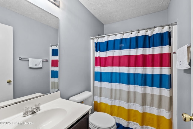 9511 Arrowridge Dr, Louisville, KY 40229 - full bathroom featuring vanity, a textured ceiling, and a shower with curtain