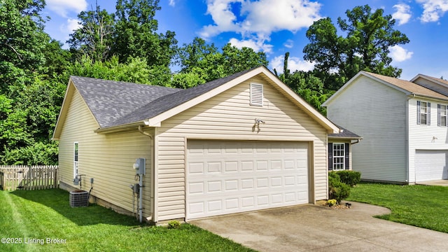 9511 Arrowridge Dr, Louisville, KY 40229 - view of front of home with a shingled roof