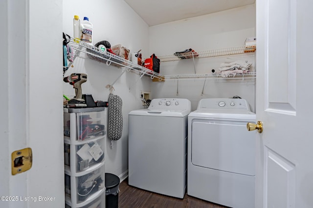 6102 Dalia Ct, Louisville, KY 40272 - laundry area featuring washing machine and clothes dryer and dark wood finished floors