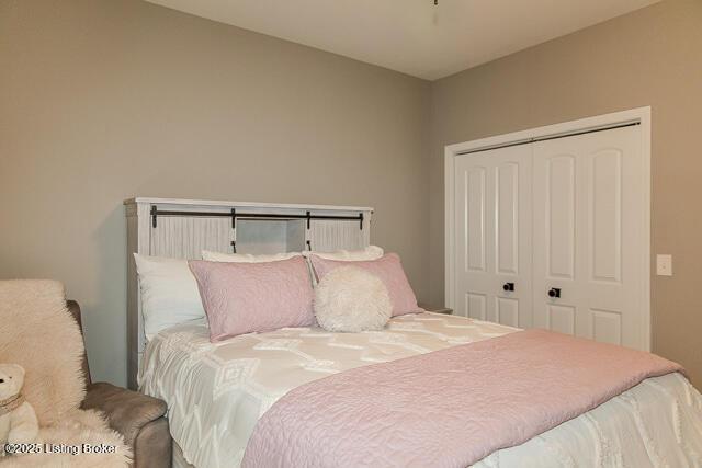 2370 N Borcherding Rd, Madison, IN 47250 - bedroom with a closet