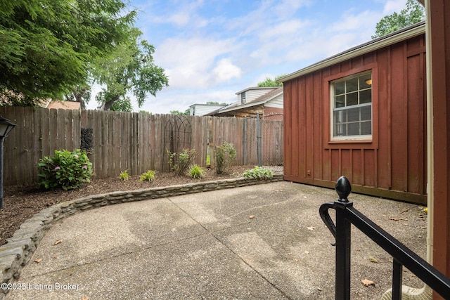 1669 Trigg St, Louisville, KY 40213 - view of patio / terrace