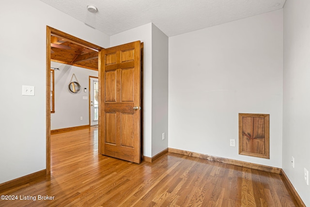 2773 Martin Pierce Rd, Cub Run, KY 42729 - unfurnished room with wood finished floors