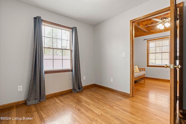 2773 Martin Pierce Rd, Cub Run, KY 42729 - unfurnished room with light wood finished floors and a ceiling fan