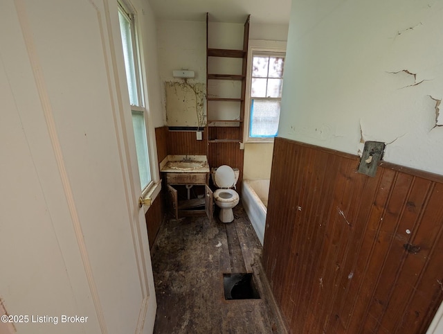 716 Cedar Grove Ct, Louisville, KY 40212 - full bath with a garden tub and a wainscoted wall