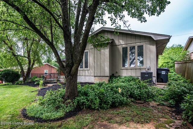 107 Westwood Dr, Elizabethtown, KY 42701 - view of side of home with a central air condition unit and a deck