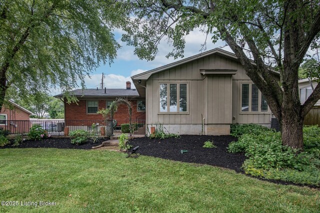 107 Westwood Dr, Elizabethtown, KY 42701 - view of front of home featuring a front lawn and brick siding
