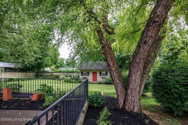 107 Westwood Dr, Elizabethtown, KY 42701 - view of front of house with an outdoor structure
