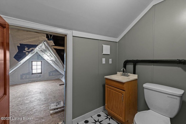 1120 Dresden Ave, Louisville, KY 40215 - half bath with lofted ceiling and vanity