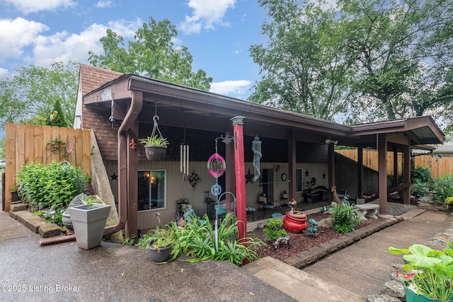 4906 Roman Dr, Louisville, KY 40291 - back of property with a patio