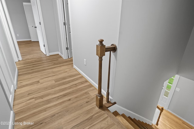 1908 Landing Rd, Prospect, KY 40059 - corridor featuring an upstairs landing and light wood-type flooring