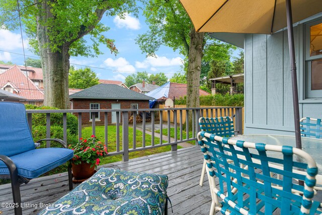 2144 Baringer Ave, Louisville, KY 40204 - view of wooden terrace