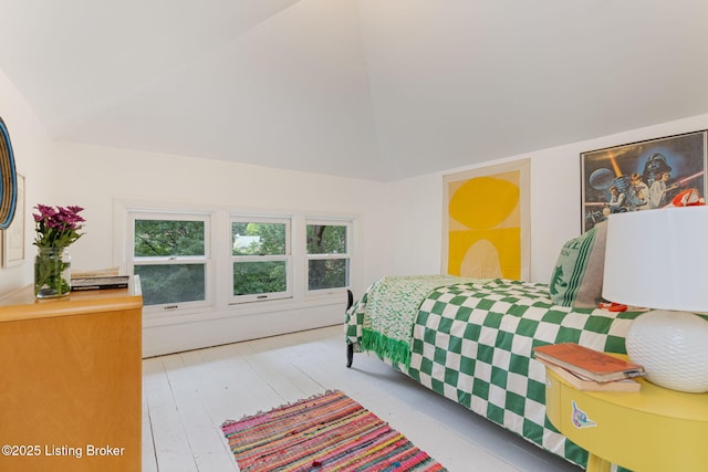 2144 Baringer Ave, Louisville, KY 40204 - bedroom with vaulted ceiling