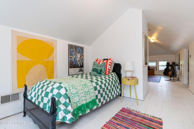 2144 Baringer Ave, Louisville, KY 40204 - bedroom with lofted ceiling