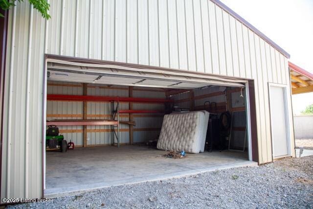 6099 Bloomfield Rd, Springfield, KY 40069 - view of garage