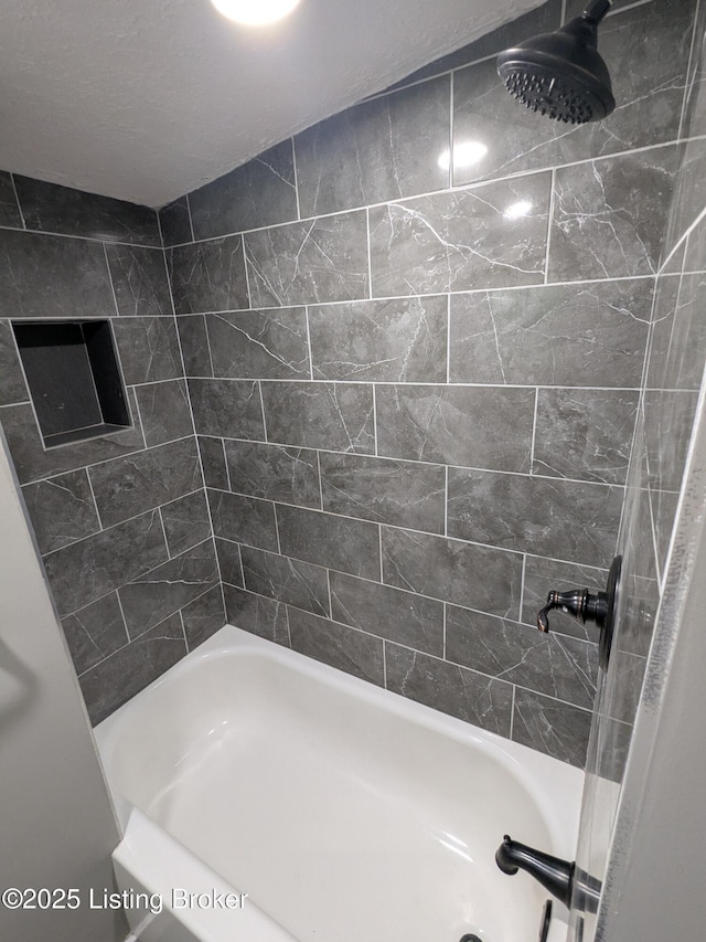4100 Puppers Ct, Louisville, KY 40213 - full bath featuring bathing tub / shower combination