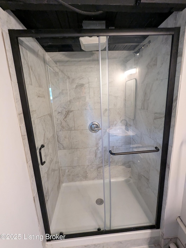 4100 Puppers Ct, Louisville, KY 40213 - bathroom with a stall shower