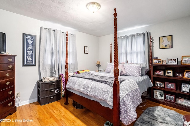 609 Lynn Rd, New Albany, IN 47150 - bedroom featuring light wood-style floors and baseboards