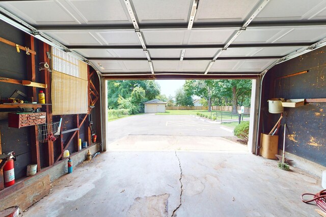 9212 Preston Hwy, Louisville, KY 40229 - view of garage