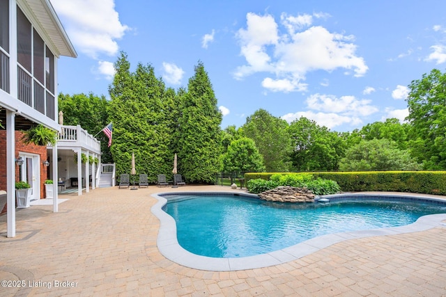 12812 Ridgemoor Dr, Prospect, KY 40059 - view of swimming pool featuring a patio