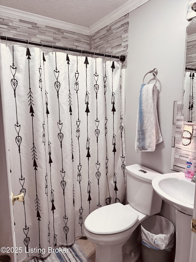 4021/2 Ripy St, Lawrenceburg, KY 40342 - bathroom featuring crown molding, a textured ceiling, and a shower with curtain