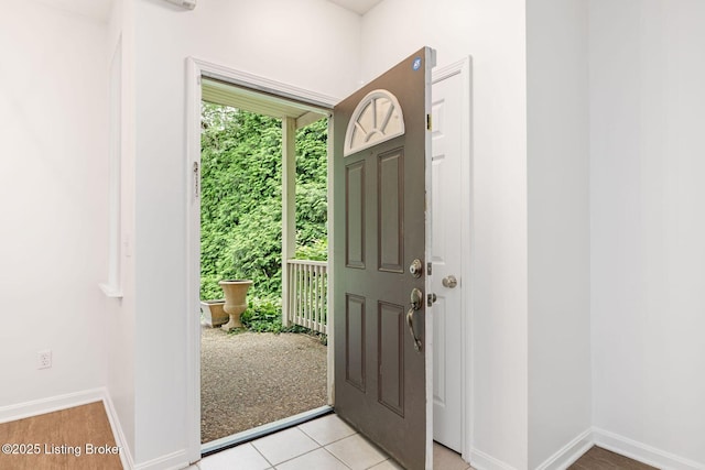 13404 Prospect Glen Way, Prospect, KY 40059 - foyer entrance featuring baseboards