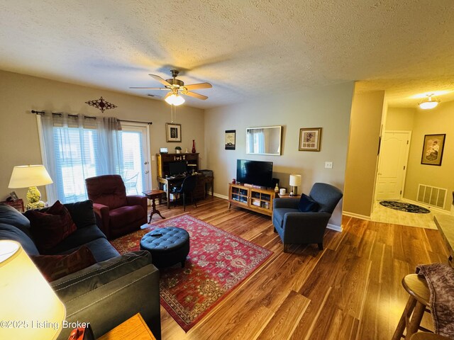 8000 Magnolia Ridge Ct Unit 102, Louisville, KY 40291 - photo 3