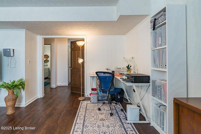 1824 Knollwood Rd, Louisville, KY 40207 - office space with wood finished floors and a textured ceiling