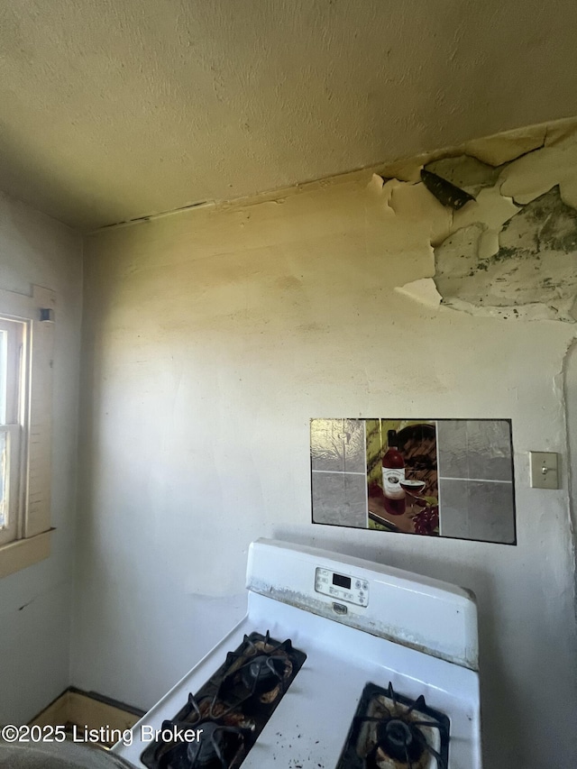 322 N 32nd St, Louisville, KY 40212 - detailed view of a textured ceiling and white range oven