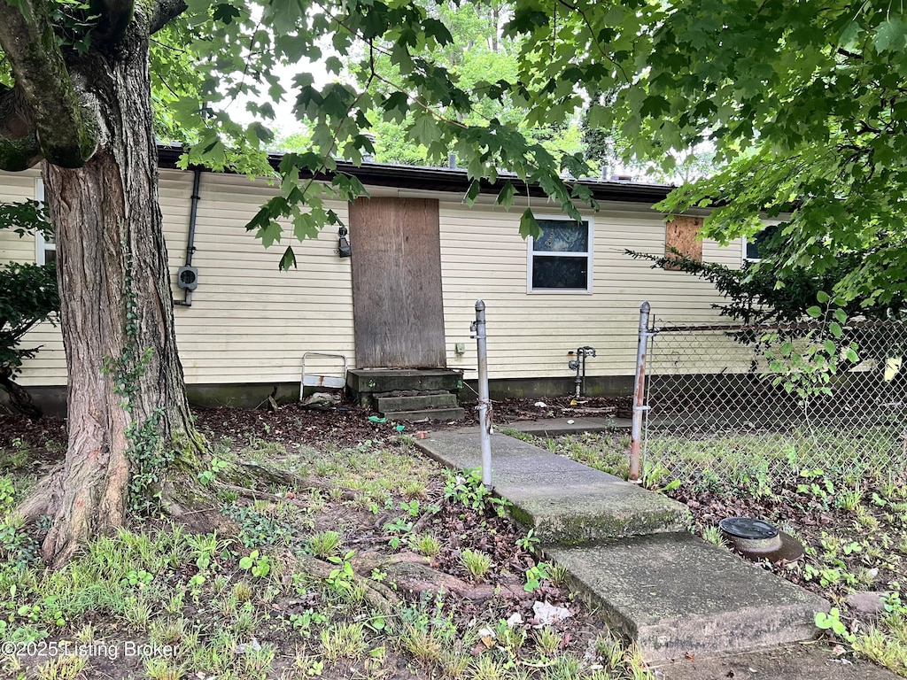 100 Boston Ct, Louisville, KY 40212 - back of house featuring entry steps
