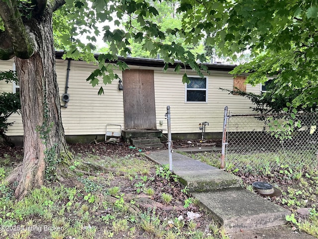 100 Boston Ct, Louisville, KY 40212 - back of house featuring entry steps