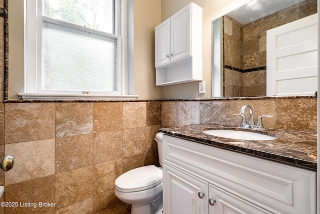 1629 S 3rd St Apt 102, Louisville, KY 40208 - bathroom with vanity and tile walls