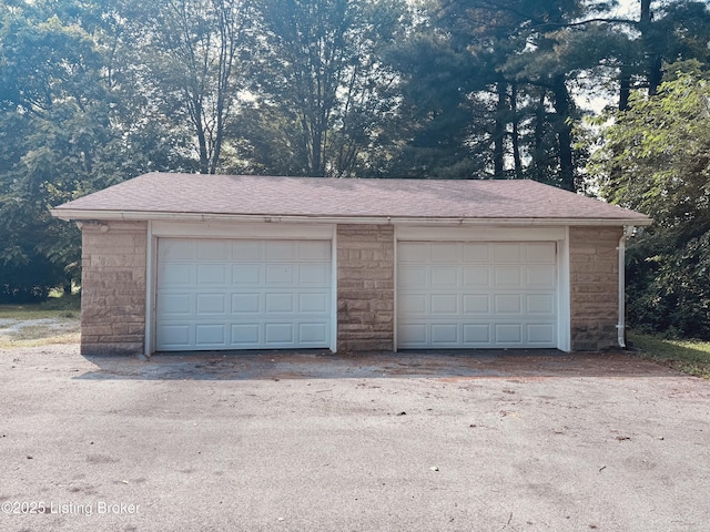 5019 S Wilson Rd, Elizabethtown, KY 42701 - view of garage
