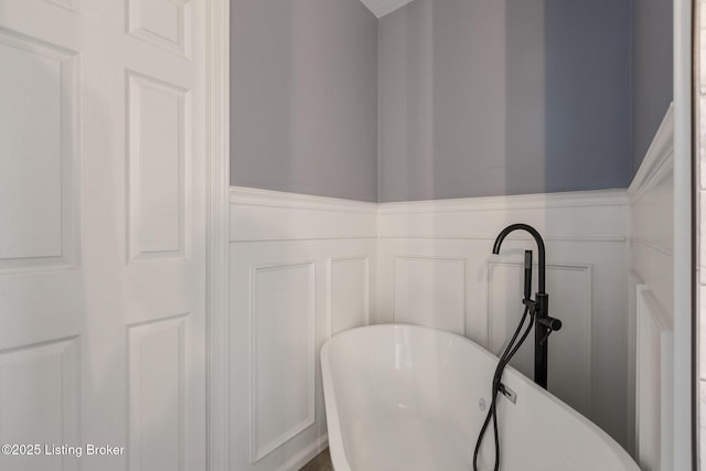 3506 Coventry Tee Ct, Louisville, KY 40241 - full bath featuring a soaking tub and a wainscoted wall