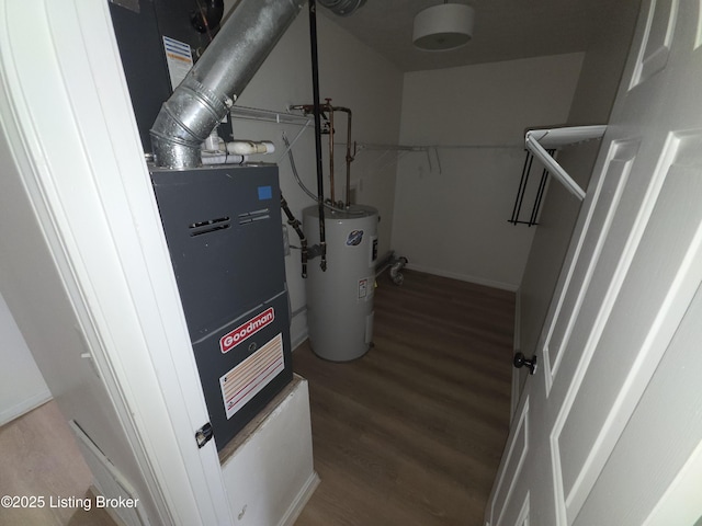 8308 Lake Superior Dr, Louisville, KY 40291 - utility room with electric water heater