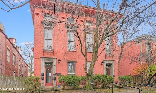1131 S Brook St Apt 3, Louisville, KY 40203 - italianate home with brick siding and entry steps