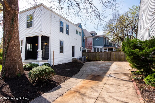 1293 Everett Ave, Louisville, KY 40204 - view of side of home with driveway