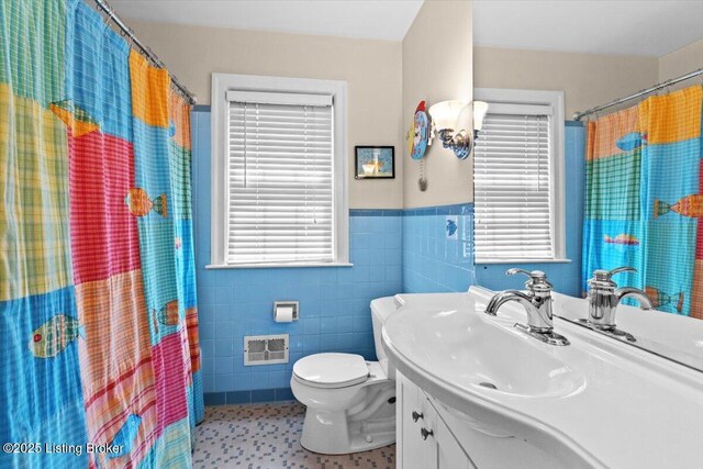 5612 Apache Rd, Louisville, KY 40207 - full bathroom with vanity, tile walls, wainscoting, and a shower with curtain