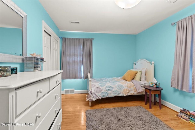 5612 Apache Rd, Louisville, KY 40207 - bedroom featuring light wood finished floors and a closet