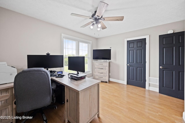 192 Loretto Rd, Springfield, KY 40069 - home office with light wood-type flooring and a ceiling fan