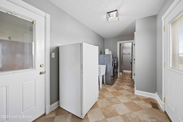192 Loretto Rd, Springfield, KY 40069 - washroom with washer and clothes dryer and a textured ceiling