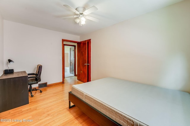 1721 S 4th St, Louisville, KY 40208 - bedroom featuring light wood-style flooring, a ceiling fan, and an office area