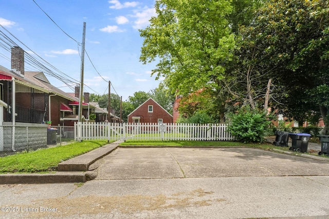 1721 S 4th St, Louisville, KY 40208 - view of patio featuring a fenced front yard
