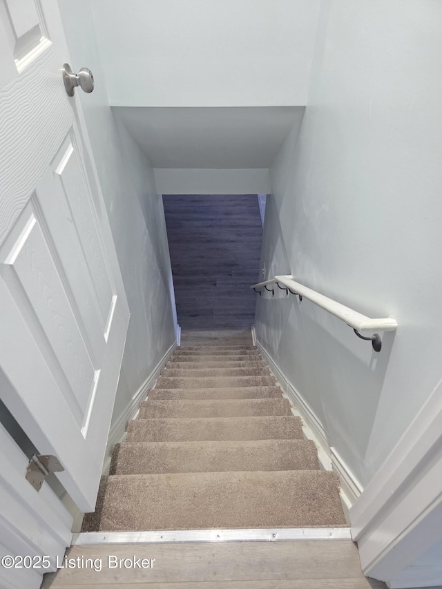 342 E Southside Ct, Louisville, KY 40214 - view of stairs