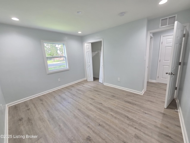 342 E Southside Ct, Louisville, KY 40214 - unfurnished bedroom featuring light wood-style floors, recessed lighting, and a closet